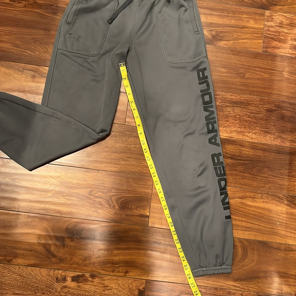 Under Armour Boys grey Sweatpants with Side Logo
Size Youth Large - Picture 6 of 9